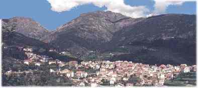 vue de la region, au pied de la  montagne